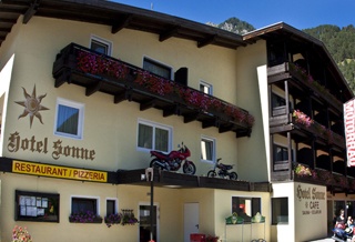 Motorrad Hotel Sonne in Pfunds in Pfunds in Tiroler Oberland im DreilÃ¤ndereck